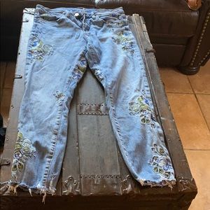 Blanknyc jeans blue flower embroidered
